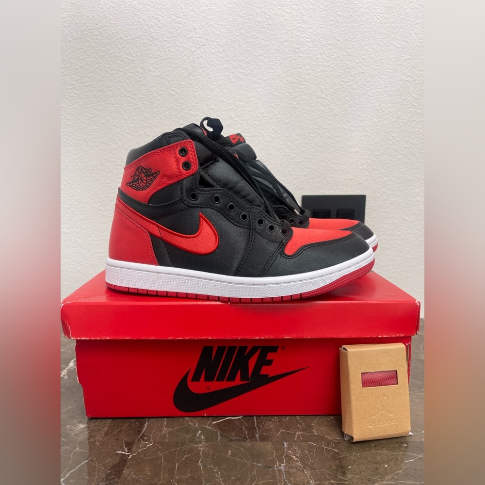 Nike Air JORDAN 1’s RETRO HIGH OG 'SATIN BRED' Women’s Size 9